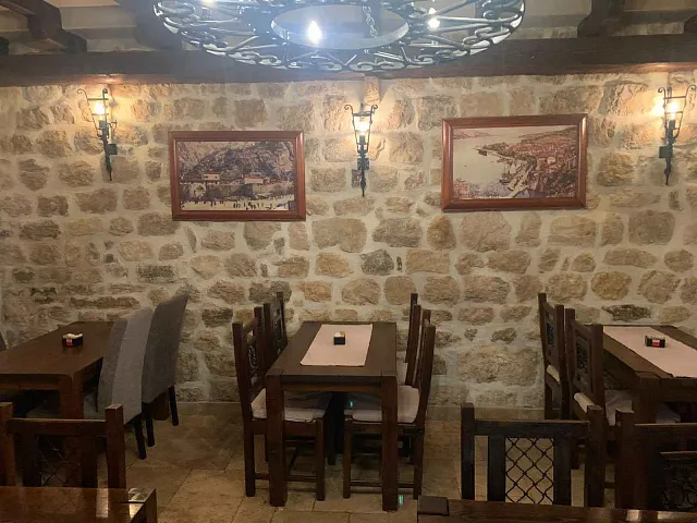Restaurant am Hauptplatz in Risan — über 90 m² — photo 9
